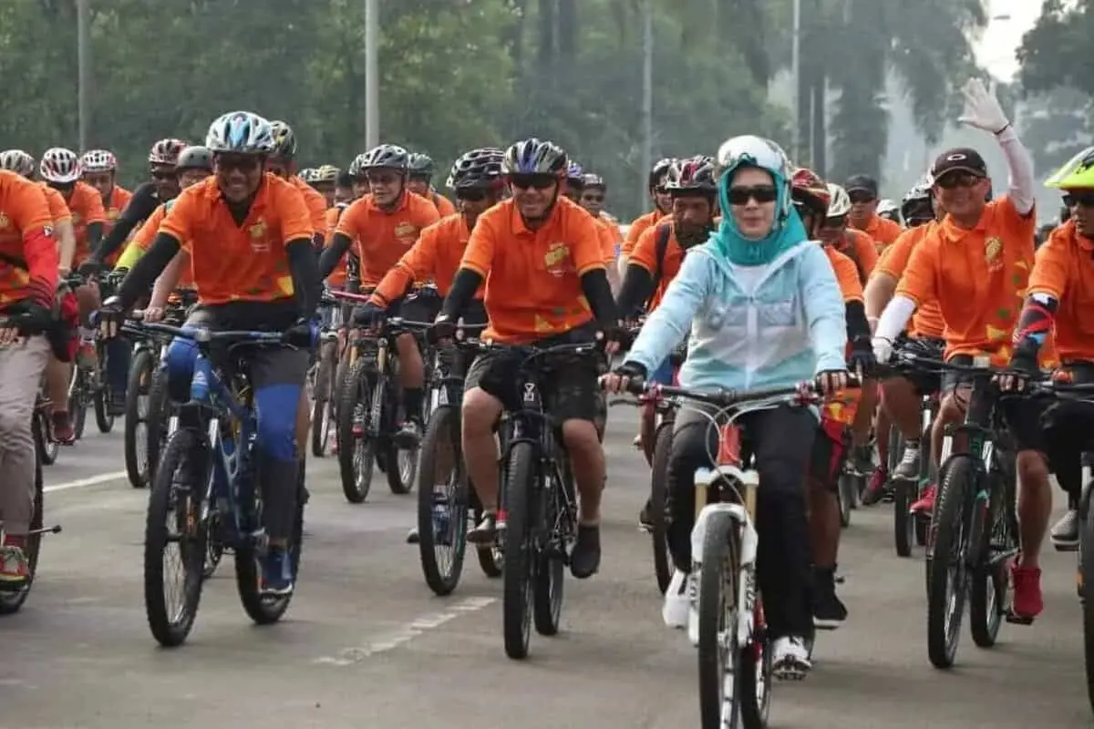 Walikota Tangsel Gowes Sepeda di Hari Amal Bakti ke-73 Walikota Tangsel Gowes Sepeda di Hari Amal Bakti ke-73