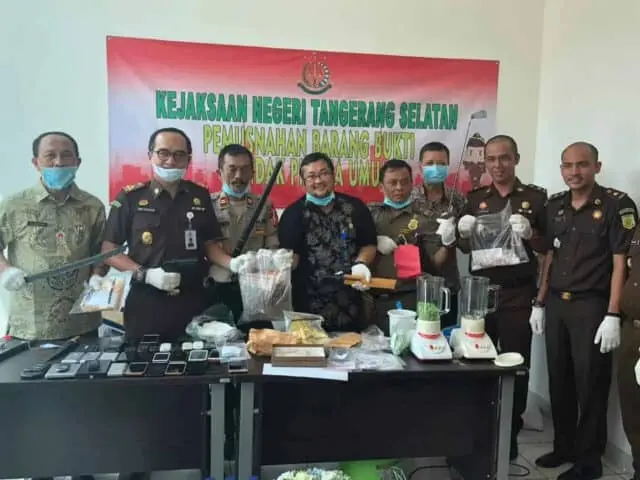 Kejari Tangsel Musnahkan Seratus Perkara BB Pidum Kejari Tangsel Musnahkan Seratus Perkara BB Pidum
