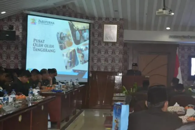 Paripurna HUT Ke- 26, Arief Laporkan Peluncuran Aplikasi SiWarga Paripurna HUT Ke- 26, Arief Laporkan Peluncuran Aplikasi SiWarga