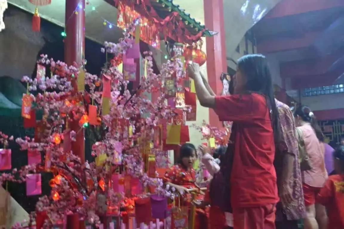 Musik Ghu Zen Iringi Malam Perayaan Imlek di Vihara Nimmala