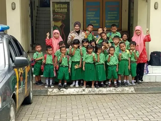 TK Citra Mulya Kunjungi Polsek Cisauk TK Citra Mulya Kunjungi Polsek Cisauk