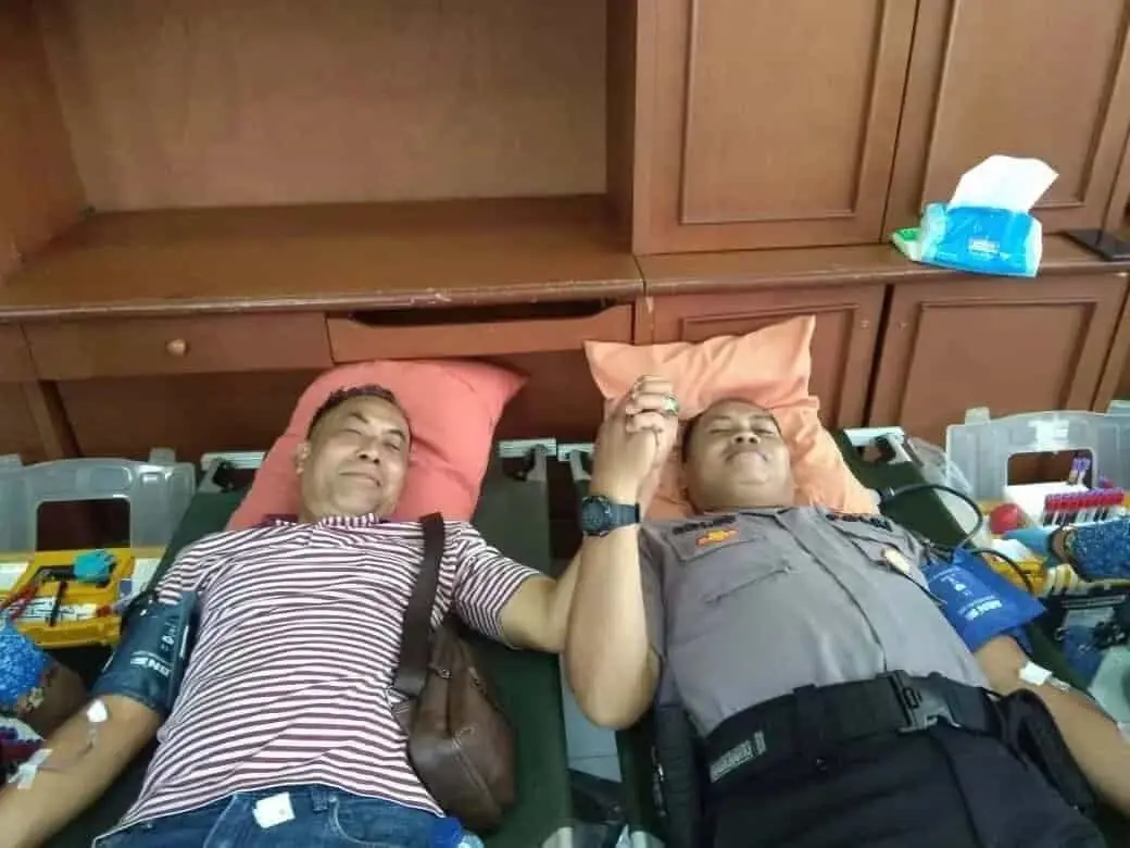 Kapolsek Cisauk Bersama Anggota Melaksanakan Donor Darah