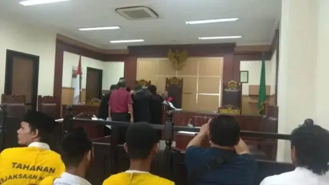 Sidang Perbaikan Jalan Sungai Turi, JPU Hadirkan Saksi Tak Kompeten Sidang Perbaikan Jalan Sungai Turi, JPU Hadirkan Saksi Tak Kompeten