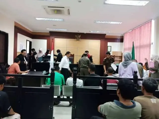 Langgar Perda, Satpol PP Kota Tangerang Sidang 29 PKL dan PT. GKS Langgar Perda, Satpol PP Kota Tangerang Sidang 29 PKL dan PT. GKS