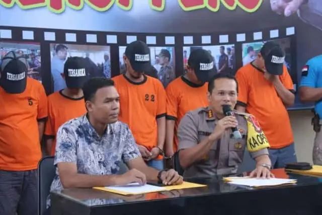 Lima Pelaku Curat Barang Ekspor Milik PT. DI Dibekuk Polisi Lima Pelaku Curat Barang Ekspor Milik PT. DI Dibekuk Polisi