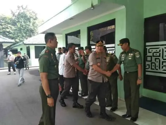 dandim 0506/Tgr Terima Kunjungan Kapolres Metro Tangerang Kota : TNI Polri Solid dandim 0506/Tgr Terima Kunjungan Kapolres Metro Tangerang Kota : TNI Polri Solid