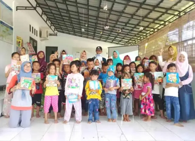 Komunitas Literasi Sajira Kampanyekan Gemar Membaca pada Anak Usia Dini Komunitas Literasi Sajira Kampanyekan Gemar Membaca pada Anak Usia Dini