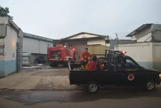 Pabrik Pembuatan Aksesoris Gorden di Tangerang Terbakar Pabrik Pembuatan Aksesoris Gorden di Tangerang Terbakar