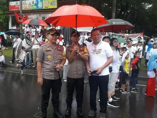 Kapolres Pimpin Pengamanan Gerak Jalan Sehat Di BSD Tangsel Kapolres Pimpin Pengamanan Gerak Jalan Sehat Di BSD Tangsel