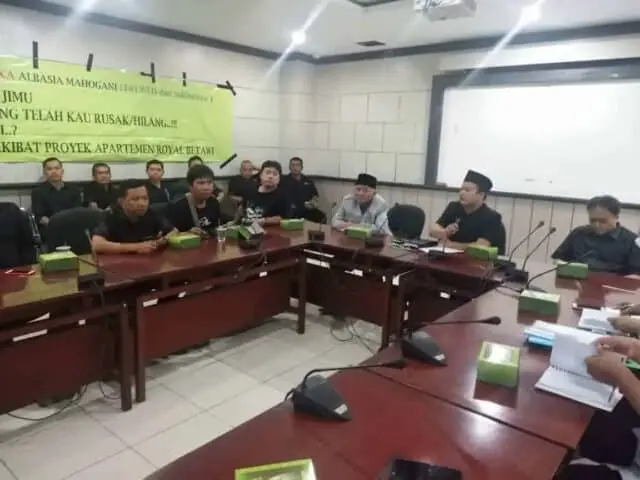 Datangi DPRD Kota Tangerang, Warga Taman Royal Minta Pengembang Ditindak Tegas Datangi DPRD Kota Tangerang, Warga Taman Royal Minta Pengembang Ditindak Tegas
