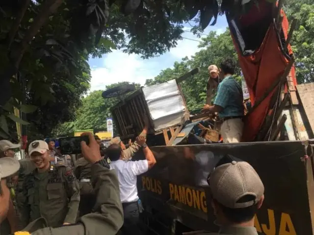 Razia Satpol PP Kota Tangerang, Pedagang Panik Kocar Kacir