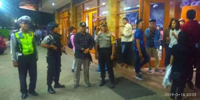 Kapolsekta Tangerang Pimpin Pengamanan Ibadah di Gereja GBI Moderland Kapolsekta Tangerang Pimpin Pengamanan Ibadah di Gereja GBI Moderland