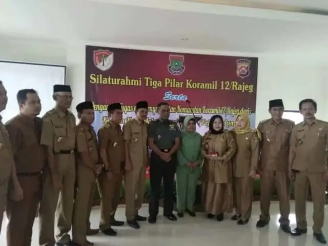 Silaturahmi dan Lepas Sambut Danramil 12/Rajeg 3 Pilar Silaturahmi dan Lepas Sambut Danramil 12/Rajeg 3 Pilar