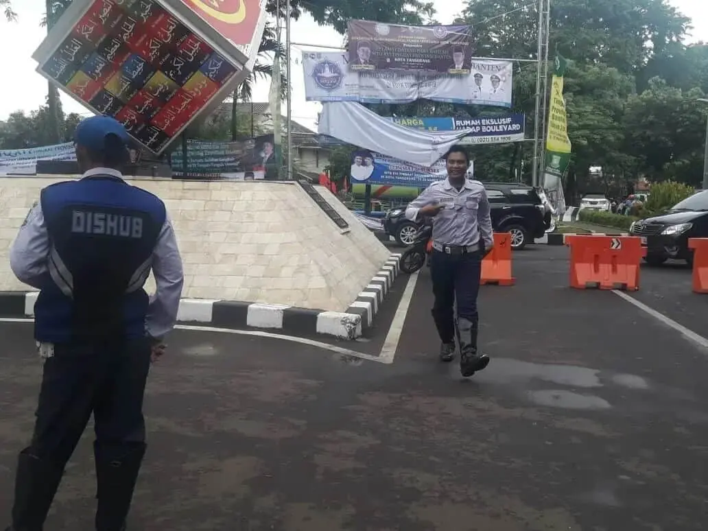 Hendak Liput MTQ, Oknum Dishub Kota Tangerang Bersitegang Dengan Wartawan Hendak Liput MTQ, Oknum Dishub Kota Tangerang Bersitegang Dengan Wartawan