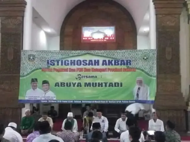 Gaji Dinaikan Gubernur WH, Forum Honorer Pemprov Banten Gelar Istigosah Gaji Dinaikan Gubernur WH, Forum Honorer Pemprov Banten Gelar Istigosah