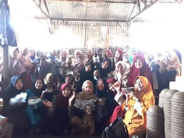 Mahasiswa Kunjungi Pengrajin Gerabah di Desa Bumi Jaya Ciruas Mahasiswa Kunjungi Pengrajin Gerabah di Desa Bumi Jaya Ciruas