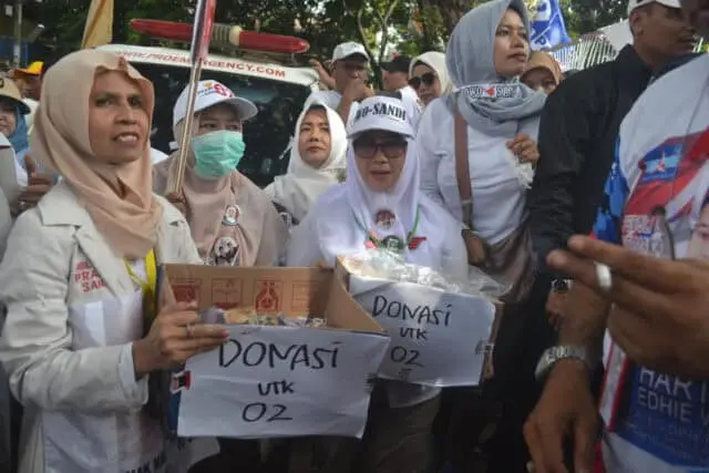 Donasi 02 Berputar Di Kampanye Akbar Prabowo-Sandi Donasi 02 Berputar Di Kampanye Akbar Prabowo-Sandi