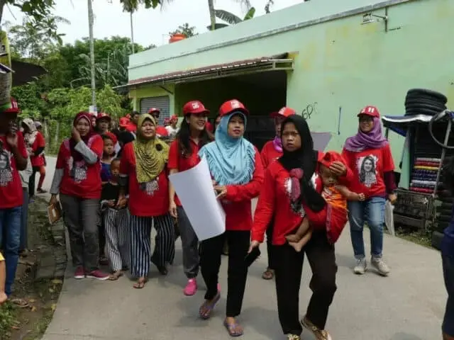 Isyana Blusukan Ke Sepatan Timur, Panas Terik Matahari Tak Jadi Soal Isyana Blusukan Ke Sepatan Timur, Panas Terik Matahari Tak Jadi Soal