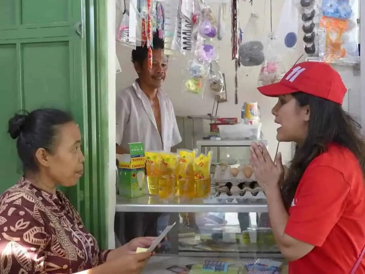 Isyana Blusukan Ke Sepatan Timur, Panas Terik Matahari Tak Jadi Soal