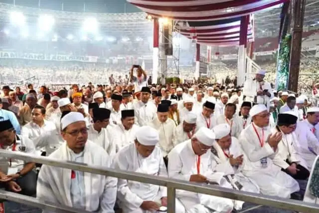 Massa Kampanye Akbar 02 Sambut 3 Putri Mantan Presiden Ke 2 RI Massa Kampanye Akbar 02 Sambut 3 Putri Mantan Presiden Ke 2 RI