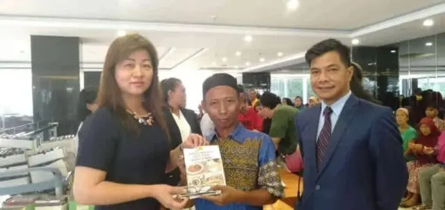 Bae Jasa, 1.000 Kaca Mata Dibagikan di Grand Opening Hotel Pakons Bae Jasa, 1.000 Kaca Mata Dibagikan di Grand Opening Hotel Pakons