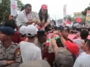 Isyana Suarakan Emak - Emak Dikarnaval Paslon 01
