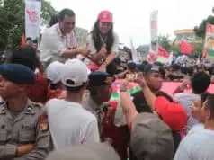 Isyana Suarakan Emak - Emak Dikarnaval Paslon 01