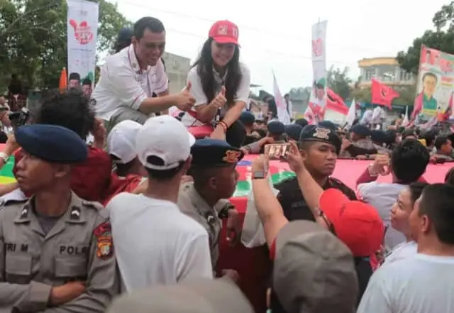Isyana Suarakan Emak - Emak Dikarnaval Paslon 01 Isyana Suarakan Emak - Emak Dikarnaval Paslon 01