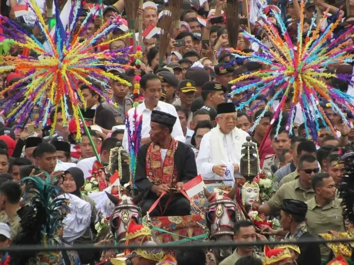 Isyana Suarakan Emak - Emak Dikarnaval Paslon 01 Isyana Suarakan Emak - Emak Dikarnaval Paslon 01