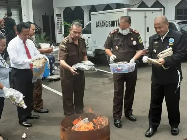 Kejari Kota Tangerang Musnahkan Barbuk Hasil Tindak Pidana Umum Kejari Kota Tangerang Musnahkan Barbuk Hasil Tindak Pidana Umum