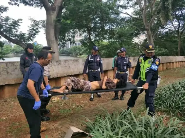 Wanita Tanpa Identitas Ditemukan Tewas Disamping Mall Metropolis Wanita Tanpa Identitas Ditemukan Tewas Disamping Mall Metropolis