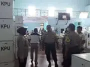Rapat Pleno Penghitungan Suara di Benda, Dijaga Ketat Polisi Rapat Pleno Penghitungan Suara di Benda, Dijaga Ketat Polisi