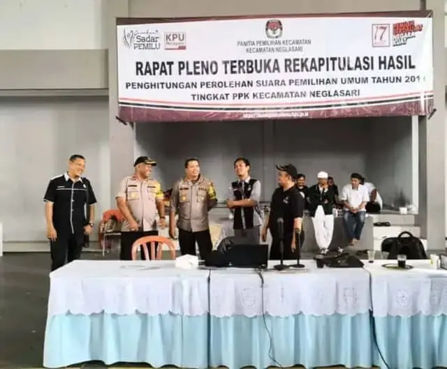 Kapolrestro Tangerang Tinjau Logistik Pemilu PPK Neglasari Kapolrestro Tangerang Tinjau Logistik Pemilu PPK Neglasari