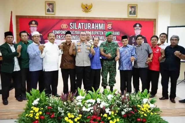 Bersama Seluruh Elemen Masyarakat Polresta Tangerang Ciptakan Rekapitulasi Kondusif Bersama Seluruh Elemen Masyarakat Polresta Tangerang Ciptakan Rekapitulasi Kondusif