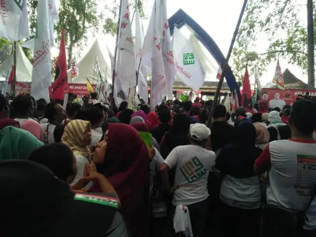 Ribuan Masa Hadiri Kampanye Karnaval Budaya Jokowi - Ma'ruf Amin di Kota Tangerang Ribuan Masa Hadiri Kampanye Karnaval Budaya Jokowi - Ma'ruf Amin di Kota Tangerang
