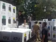 Perlengkapan Pemilu Mulai Didistribusikan Wilayah Kecamatan Tangerang Perlengkapan Pemilu Mulai Didistribusikan Wilayah Kecamatan Tangerang