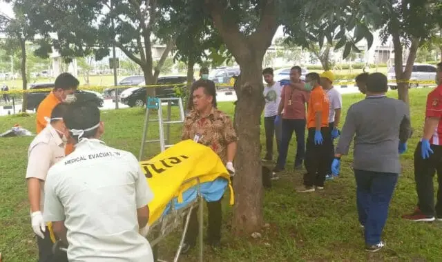 WNA Tewas Tergantung Ditaman Terminal 3 Bandara Soetta WNA Tewas Tergantung Ditaman Terminal 3 Bandara Soetta
