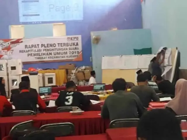 Terkendala Waktu, PPK Kosambi Rampungkan Rekapitulasi 343 TPS Terkendala Waktu, PPK Kosambi Rampungkan Rekapitulasi 343 TPS