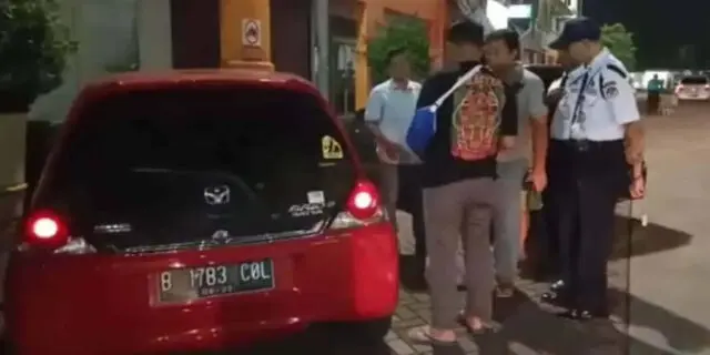 Mobil Wartawan Dibobol Maling di Parkiran WTC Mall Serpong Mobil Wartawan Dibobol Maling di Parkiran WTC Mall Serpong