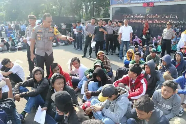 Rencana Tawuran, 4 dari 243 Pemuda Ditetapkan Sebagai Tersangka Rencana Tawuran, 4 dari 243 Pemuda Ditetapkan Sebagai Tersangka
