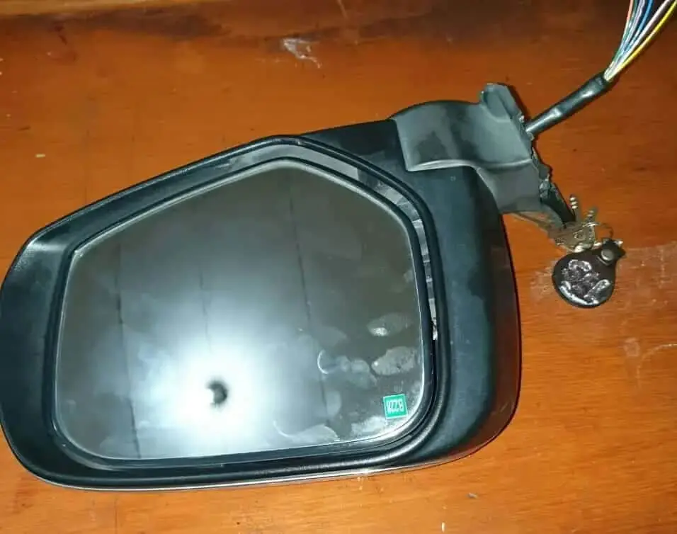 Spesialis Pencongkel Spion Mobil