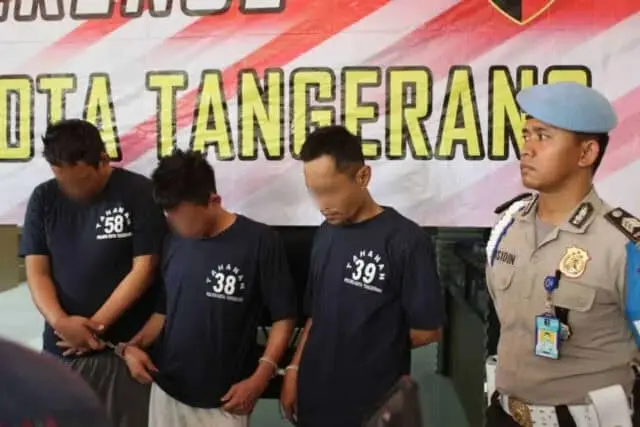 Dibekuk, Wartawan dan Polisi Gadungan Peras Sekdes Hingga 700 Juta Dibekuk, Wartawan dan Polisi Gadungan Peras Sekdes Hingga 700 Juta