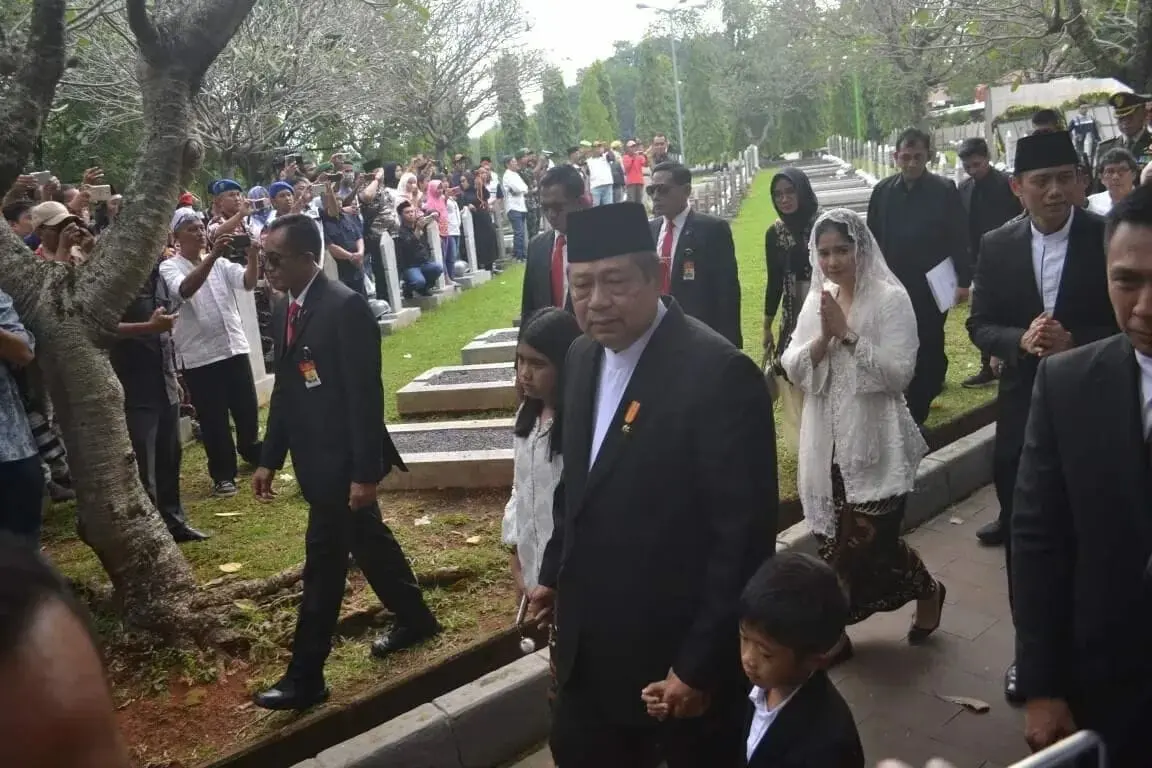 Selamat Jalan Ibu Ani Yudhoyono, We Love You and We Will Forever Miss You Selamat Jalan Ibu Ani Yudhoyono, We Love You and We Will Forever Miss You