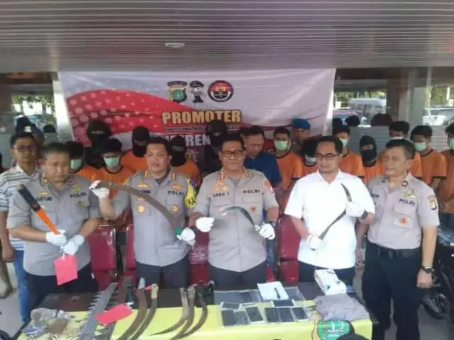 Tawuran Kelompok Cadas dan Syaraf di Tangerang Renggut Korban Jiwa Tawuran Kelompok Cadas dan Syaraf di Tangerang Dibekuk Polres Metro Tangerang Kota