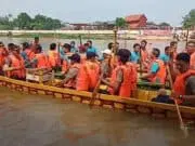 Lomba Perahu Naga dan Papak di Festival Peh Cun Lomba Perahu Naga dan Papak di Festival Peh Cun