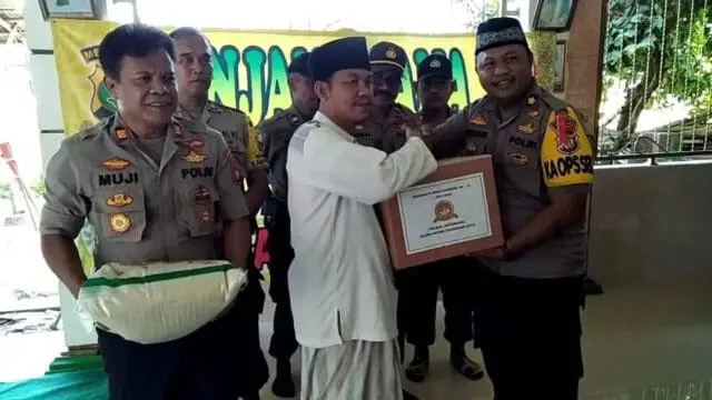 Begini, Anjang Sana dan Bakti Religi Kapolsek Jatiuwung Jelang HUT Bhayangkara Ke-73 Begini, Anjang Sana dan Bakti Religi Kapolsek Jatiuwung Jelang HUT Bhayangkara Ke-73