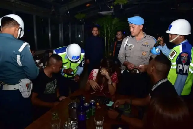 Satpomau Lanud Halim Perdanakusuma Razia Tempat Hiburan Malam Satpomau Lanud Halim Perdanakusuma Razia Tempat Hiburan Malam
