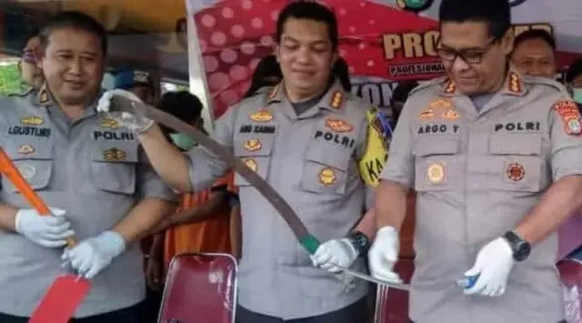 Tawuran Kelompok Cadas dan Syaraf di Tangerang Tawuran Kelompok Cadas dan Syaraf di Tangerang