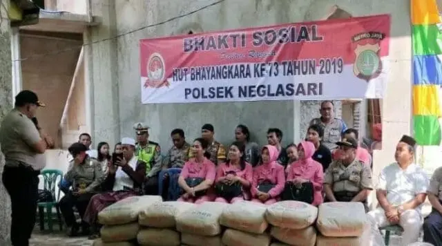 Polsek Neglasari Isi HUT Bhayangkara Ke- 73 Dengan Baksos Polsek Neglasari Isi HUT Bhayangkara Ke- 73 Dengan Baksos