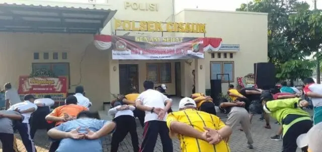 Sambut HUT Bhayangkara ke 73, Polsek Cisauk Adakan Senam Sehat Bersama Warga Sambut HUT Bhayangkara ke 73, Polsek Cisauk Adakan Senam Sehat Bersama Warga